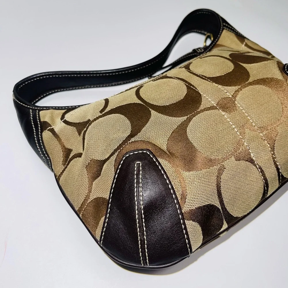 COACH VINTAGE MODEL HANDBAG